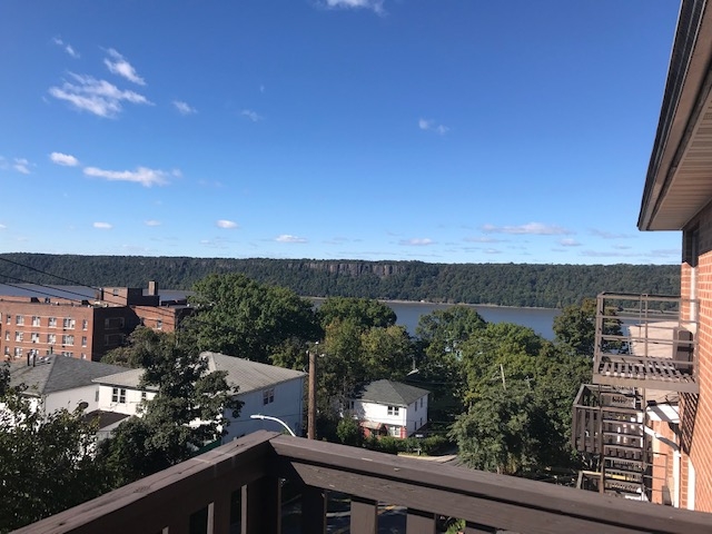 1 Bedroom Apartment on 3rd Floor of Rental Building - H/HW/G - Hudson Views - Yonkers 