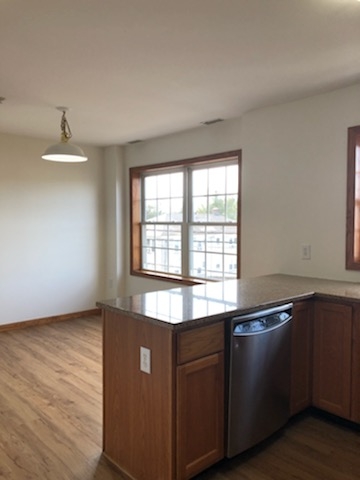 1 Bed Apt 1st Floor Townhouse - Parking - W/D In Unit - Located In White Plains