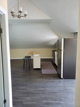 Renovated 1 Bedroom Apartment - All Utilities+Wifi - Washer/Dryer - Parking - Located in Tarrytown 