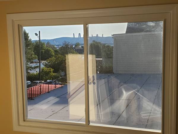 Renovated 1 Bedroom Apartment - All Utilities+Wifi - Washer/Dryer - Parking - Located in Tarrytown 