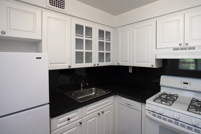 Studio Apartment in Rental Building - H/HW, Laundry - Located in Port Chester