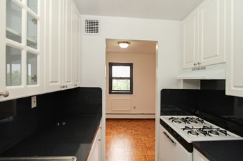 1 Bedroom Apartment on 4th Floor of Rental Building - Laundry, H/HW , Parking $ - Port Chester