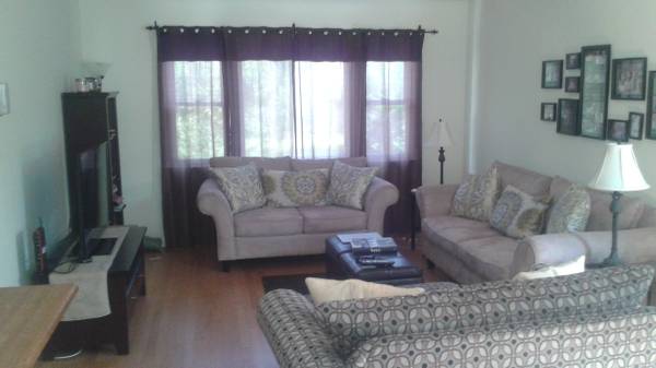 Bright 3 br, 1.5 ba Apt - W/D In Unit - Parking in Driveway/Valhalla
