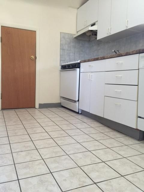 1 Bedroom Apartment on 2nd Fl of Private Home - H/HW/Gas, Laundry, Parking - Larchmont